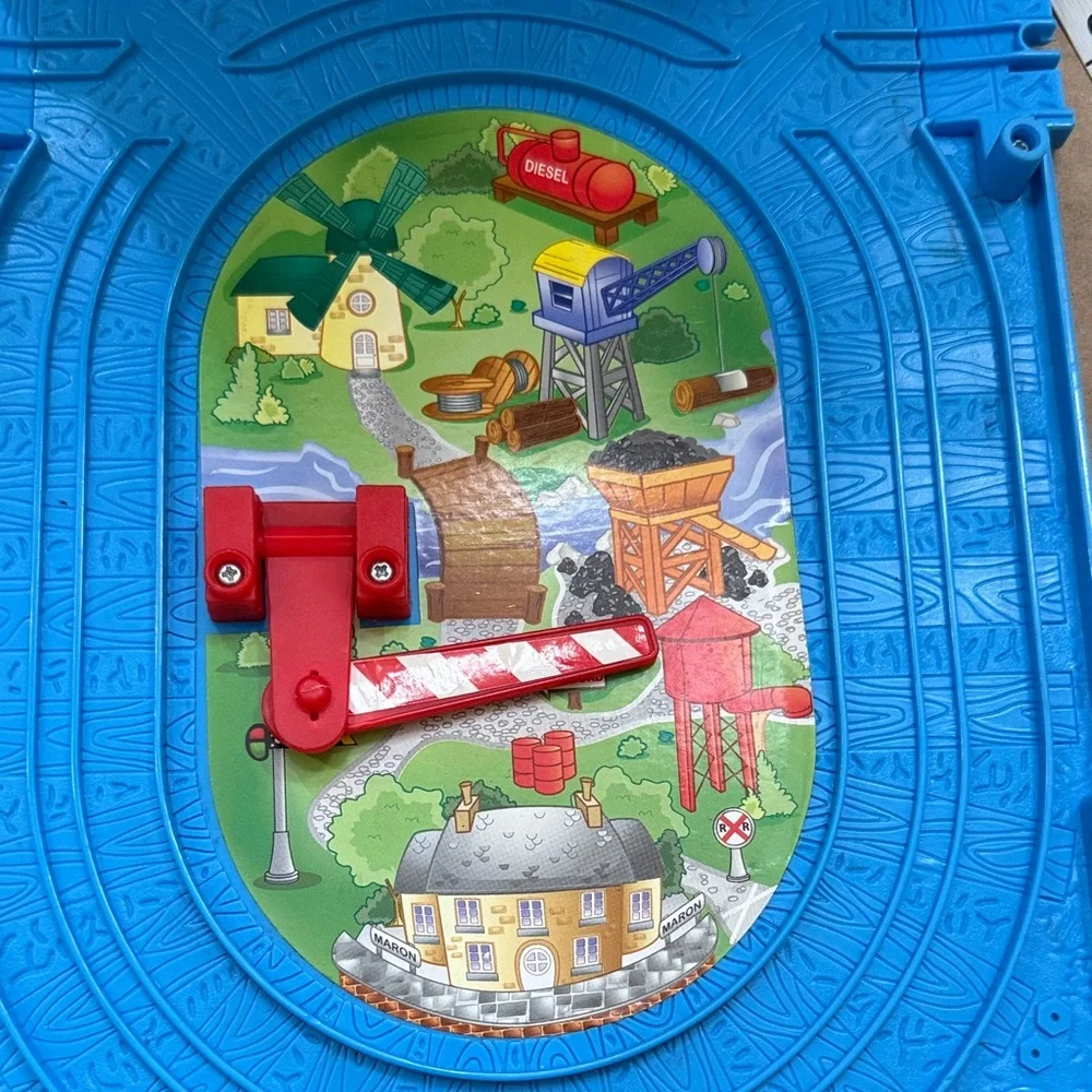 Thomas & Friends Take-n-Play Tote-A-Train Storage Case with 4 Toy Trains